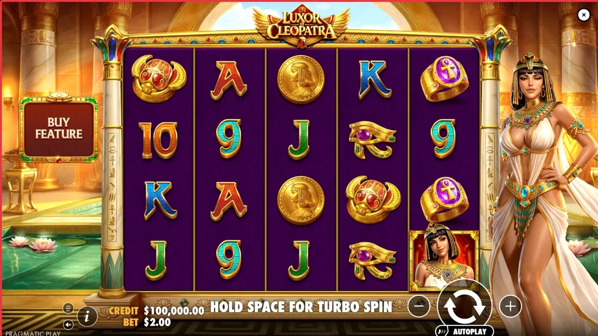 Tampilan visual slot Luxor of Cleopatra dengan latar belakang istana Mesir